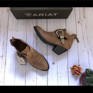 Ariat Dulce Western Ankle Boots
